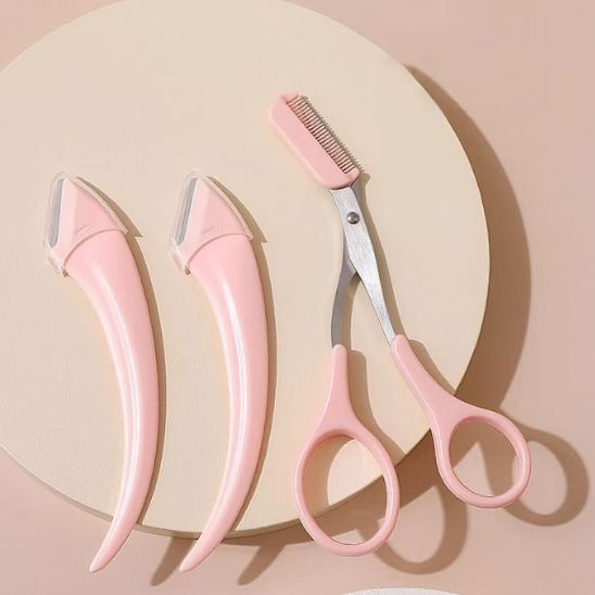 ciseaux pour sourcils